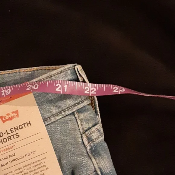 Levi's Women's Denim Mid Length Shorts Size 22W - Picture 6 of 8